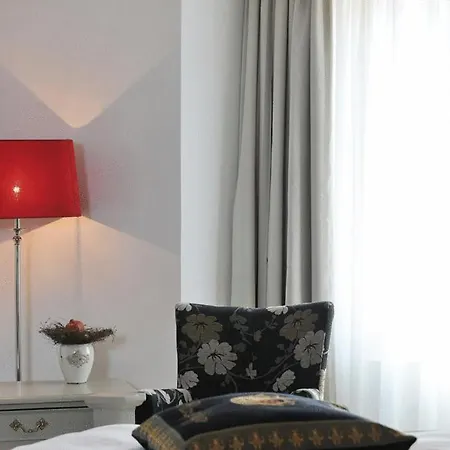 ホテル ヘルンシュロッシェン 4*