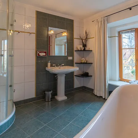 ヘルンシュロッシェン 4*